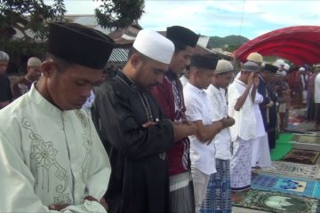 Warga Negeri Hila Maluku lebaran lebih dulu