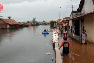 Belum surut, bantuan untuk banjir rob di Pekalongan terus berdatangan