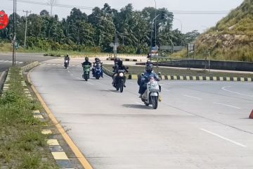 Minggu Siang, Pemudik roda dua ramaikan jalan lintas Sumatera