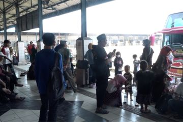 Jelang puncak arus balik, Terminal Tegal masih terlihat normal