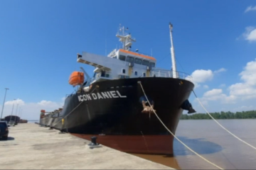 Lantamal Pontianak amankan kapal kargo bermuatan barang ekspor