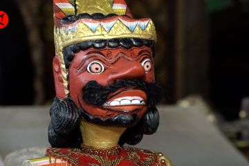 Mengunjungi sentra produksi wayang golek cepak