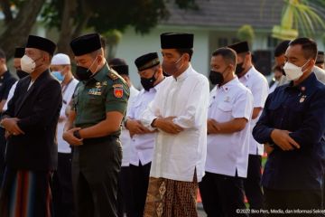 Presiden dan Ibu Negara Shalat Idul Fitri di Istana Yogyakarta