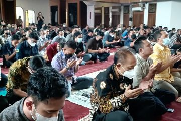 Ratusan ASN berdoa bersama bagi putra sulung Ridwan Kamil