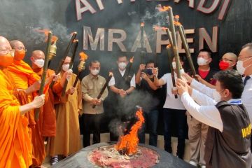 Api Dharma Waisak 2566 BE/2022 diambil dari Api Abadi Mrapen