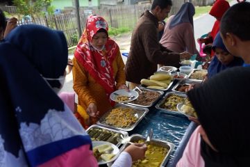 Melihat perayaan tradisi Lebaran Ketupat di Bone Bolango