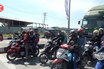 Pemudik sepeda motor mulai balik sebelum puncak arus balik