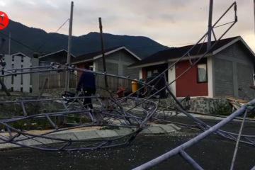 Angin puting beliung terjang huntap korban gempa bumi