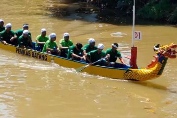 Tradisi lomba dayung nelayan di Batang kembali digelar