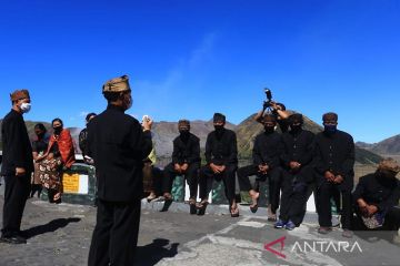 Upacara Yadnya Kasada di Gunung Bromo steril dari wisatawan