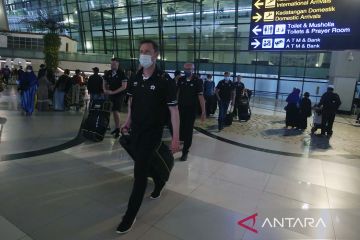 Jelang balapan Formula E Jakarta, sejumlah pembalap dan kru tim tiba di bandara Soetta