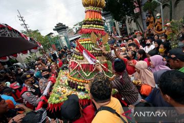 Kirab prosesi gerebeg Pancasila di Blitar