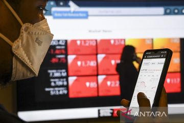 IHSG ditutup melemah tipis ikuti mayoritas bursa saham global