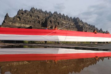 Pembentangan Bendera Merah Putih Di TWC Borobudur