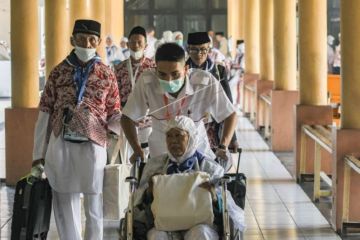 Jamaah calon haji kloter pertama tiba di Bekasi