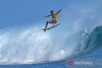 Serunya aksi peselancar dunia pada ajang WSL di pantai G-Land Banyuwangi