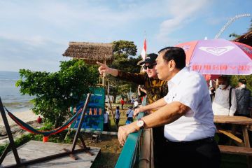 Luhut harap dampak ganda pengembangan aerowisata dan G-Land Banyuwangi