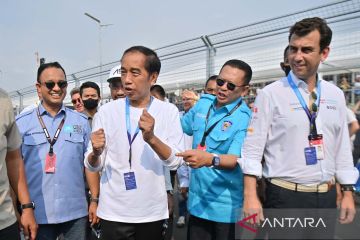 Presiden Jokowi menonton balapan Formula E Jakarta