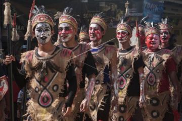 Kirab budaya syukuran atas hasil bumi