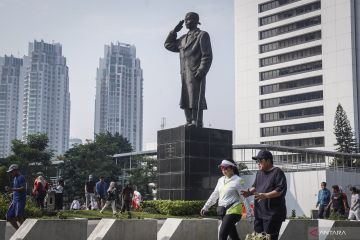 Menteri BUMN, Menlu, dan Ketua DPR olahraga bersama