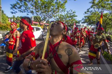 Kemeriahan karnaval di Festival Budaya Kongres Borneo Raya