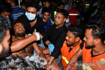 Depot peti kemas terbakar di Bangladesh, 16 orang tewas