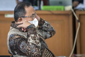 Dodi Reza Alex Noerdin Jalani Sidang di Palembang