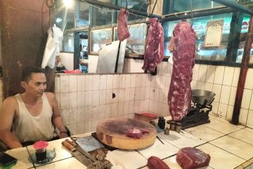 Harga daging sapi di Pasar Slipi masih Rp150 ribu per kilogram