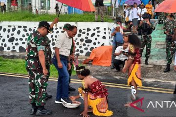 Panglima Kodam XVIII/Kasuari tinjau TMMD di Wondama