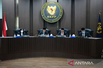 DKPP pecat anggota Bawaslu yang terlibat "forex" ilegal