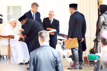 Menag bertemu Paus Fransiskus sampaikan undangan dari Presiden Jokowi