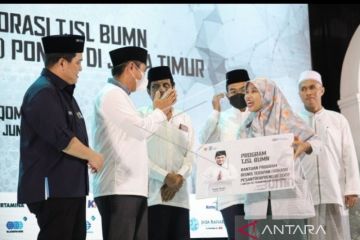 Menteri BUMN serahkan bantuan vokasi pondok pesantren di Jatim