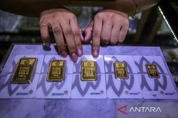 Harga emas Antam turun ke level Rp966 ribu per gram