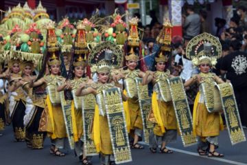 Pawai pembukaan Pesta Kesenian Bali ke-44