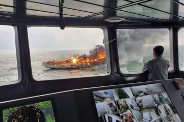 Kapal motor terbakar di perairan Karimun