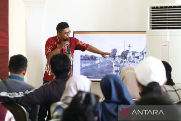 Begandring Soerabaia: Soekarno pernah jadi pegawai KA di Surabaya