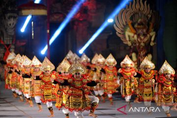 Meriahnya pentas pembukaan Pesta Kesenian Bali ke-44