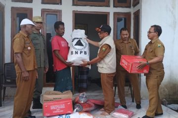 BPBD Manggarai salurkan bantuan bagi 20 keluarga terdampak longsor