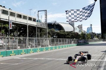 Verstappen juarai GP Azerbaijan, DNF ganda pukul Ferrari di Baku