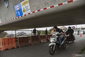 Pengerjaan box girder proyek Kereta Cepat Jakarta - Bandung