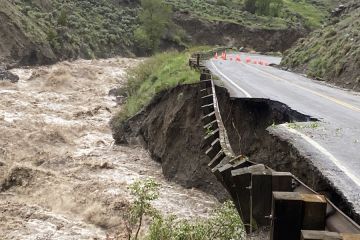 Taman Nasional Yellowstone di AS tutup sementara akibat banjir bandang