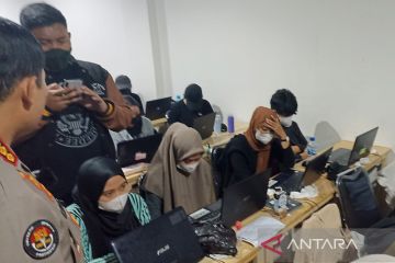 Lima karyawan pinjol ditangkap polisi atas dugaan penyebaran data