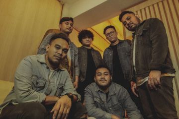 Barry Likumahuwa & The Rhythm Service rilis single debut "Move On Up"