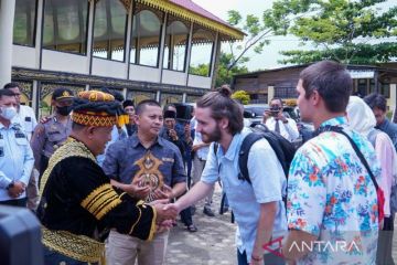 Pelajar Amerika berkunjung ke Kampar belajar budaya