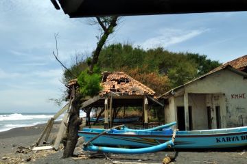 Gelombang laut tinggi, DKP Kulon Progo imbau nelayan tak melaut