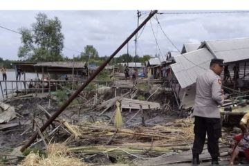 Enam rumah dan satu ruas jalan rusak parah karena abrasi di Inhil