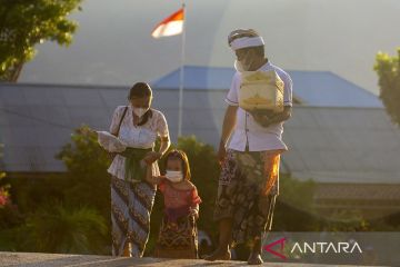 Persembahyangan Hari Kuningan di Palu