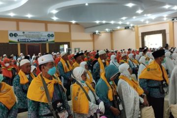 Bupati Asahan lepas keberangkatan jamaah calon haji kloter 8