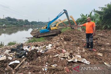 Pengangkutan sampah dari BKB terhenti akibat penutupan jalan kereta