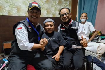 Sudirman, penyandang disabilitas yang naik haji dari jual pulsa